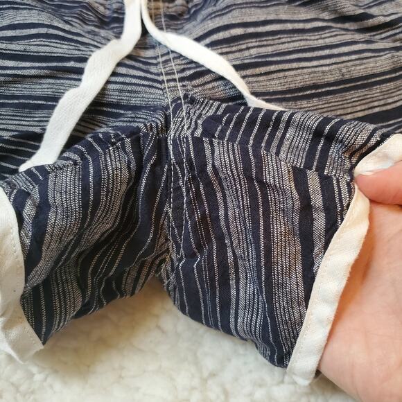Athleta Jacquard Sandbar Shortie 100% Linen Striped Shorts Women's Size 4 Navy - Picture 5 of 16